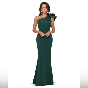 Betsy and Adam Green Goddess Gown 🥂